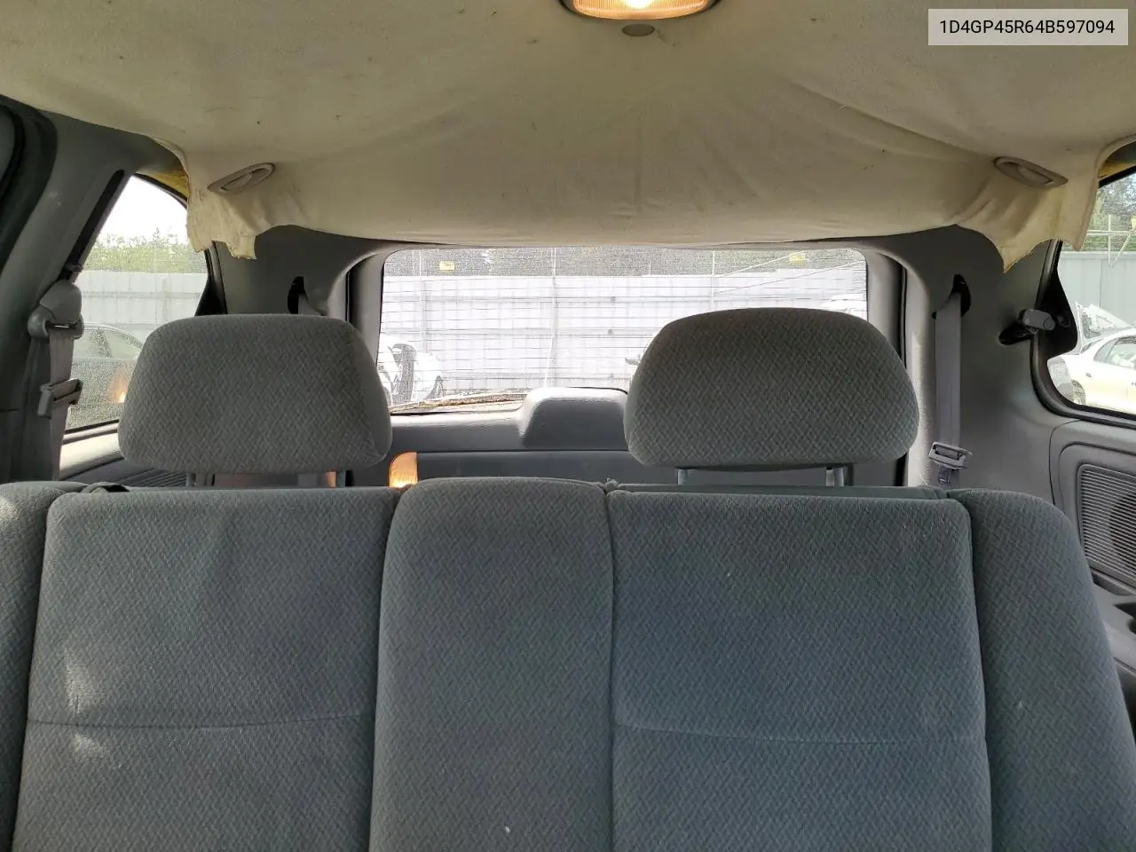 2004 Dodge Caravan Sxt VIN: 1D4GP45R64B597094 Lot: 56530615