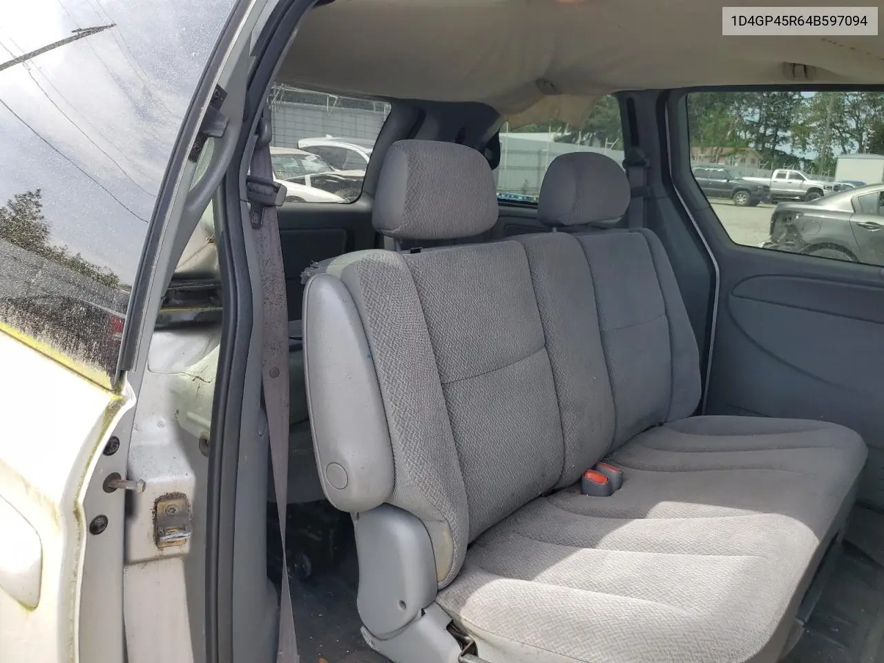 2004 Dodge Caravan Sxt VIN: 1D4GP45R64B597094 Lot: 56530615