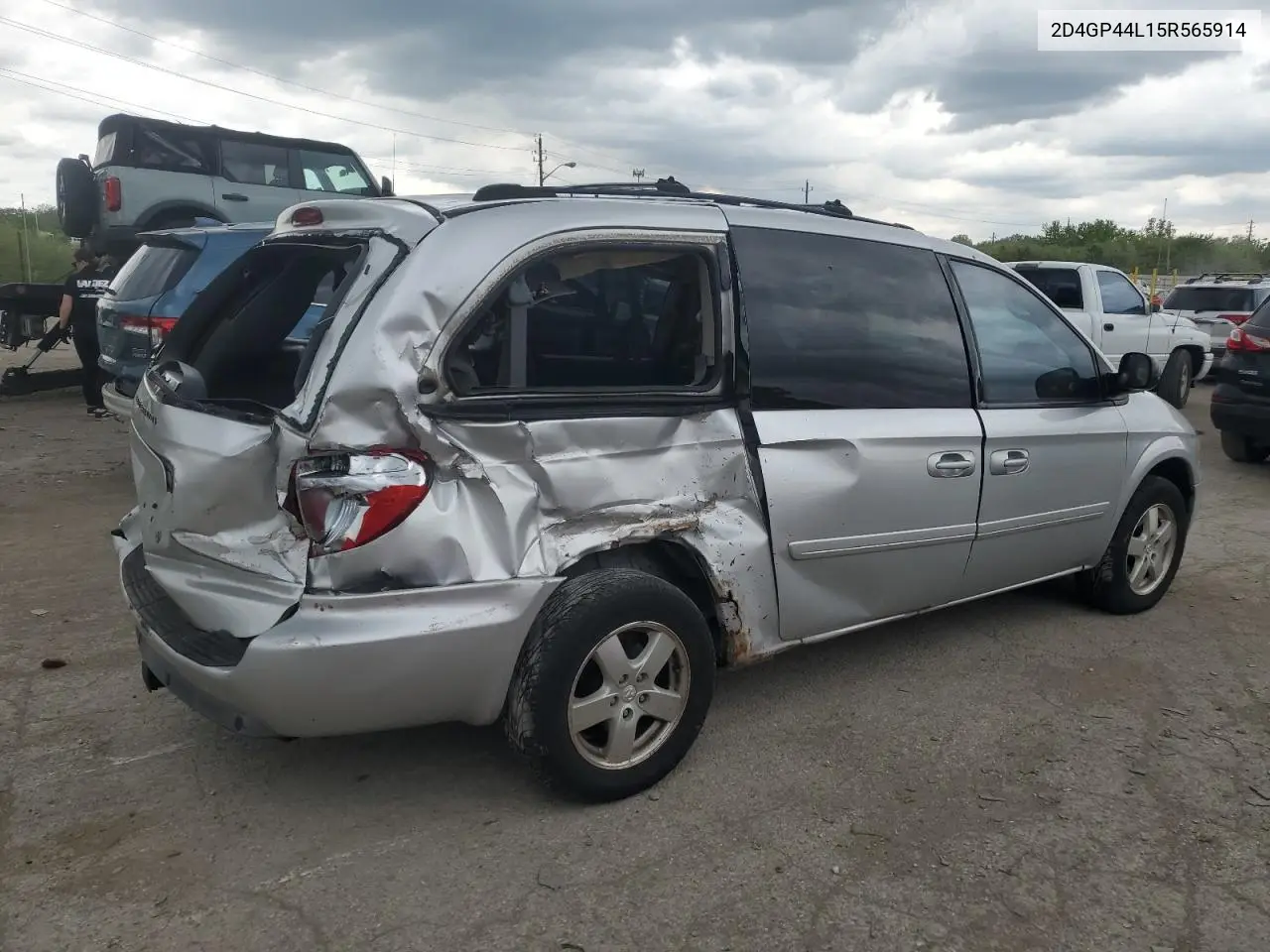 2005 Dodge Grand Caravan Sxt VIN: 2D4GP44L15R565914 Lot: 56537475