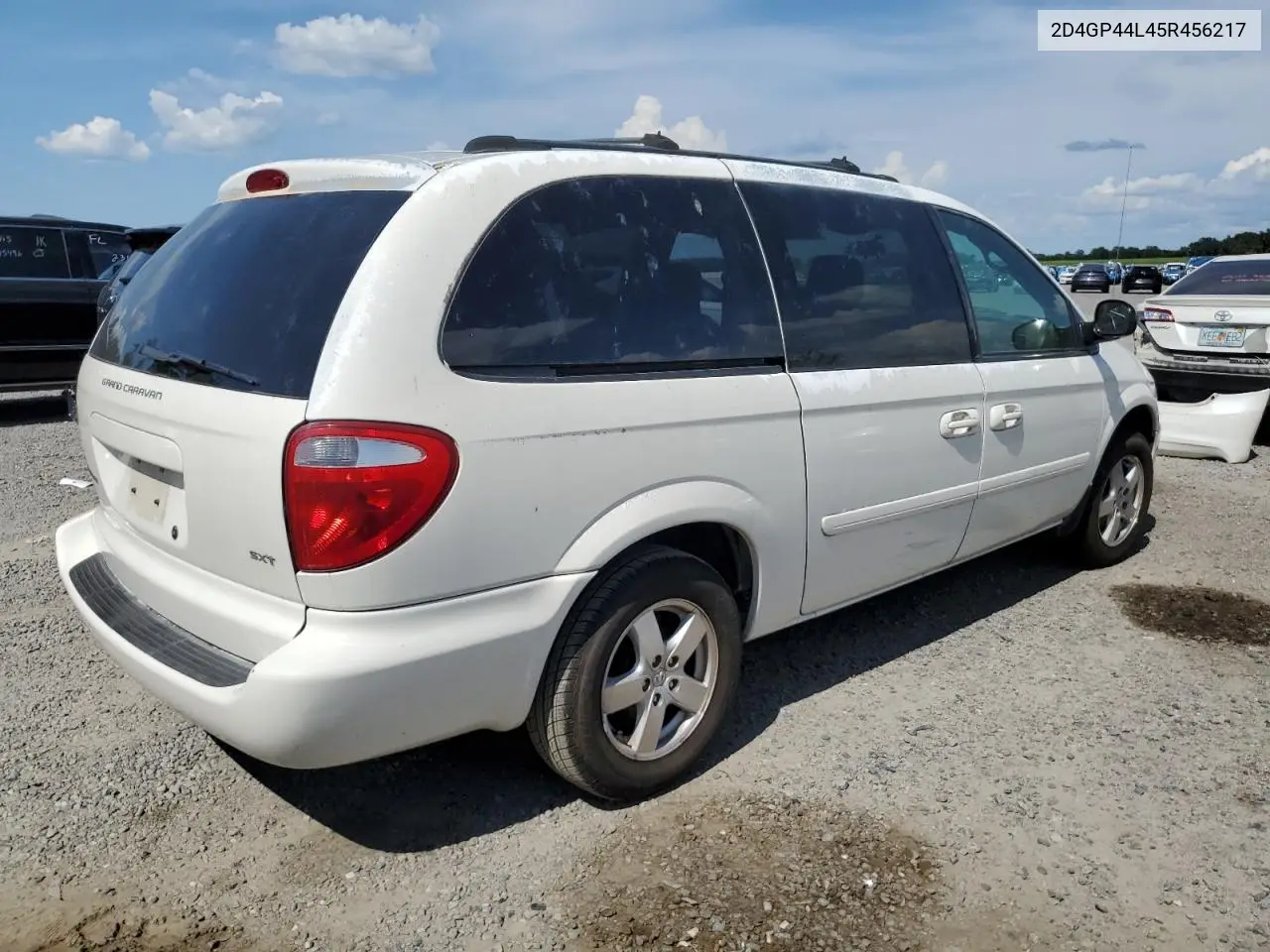 2005 Dodge Grand Caravan Sxt VIN: 2D4GP44L45R456217 Lot: 62362355
