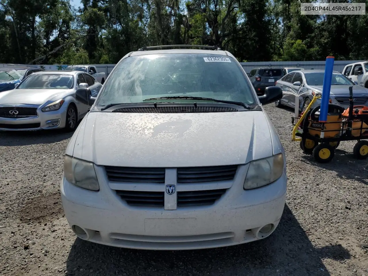 2005 Dodge Grand Caravan Sxt VIN: 2D4GP44L45R456217 Lot: 62362355