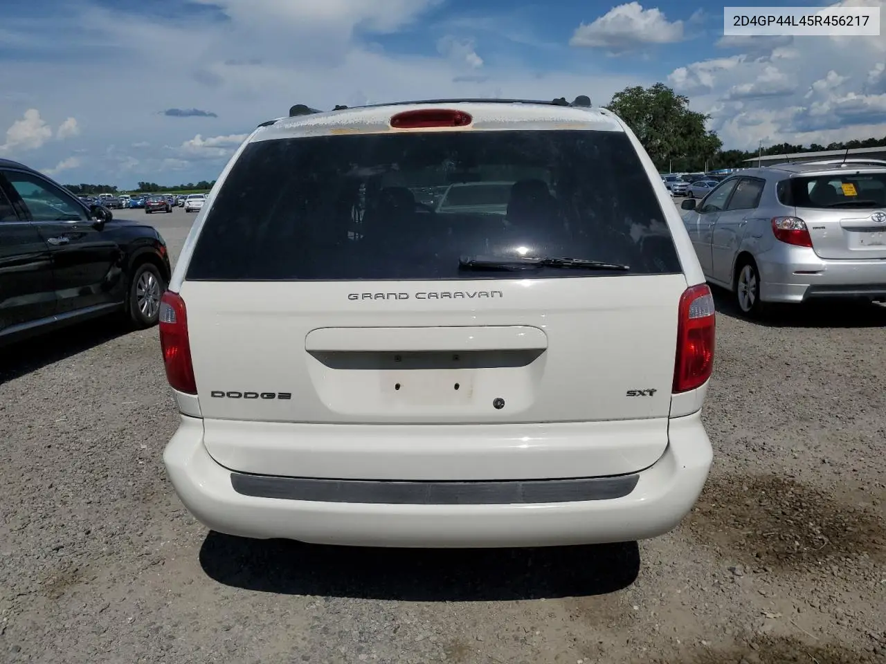 2005 Dodge Grand Caravan Sxt VIN: 2D4GP44L45R456217 Lot: 62362355