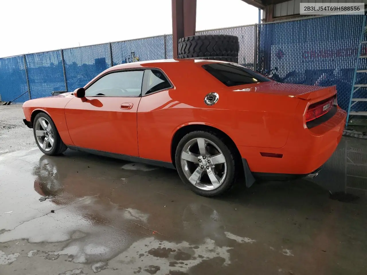 2009 Dodge Challenger R/T VIN: 2B3LJ54T69H588556 Lot: 56277855