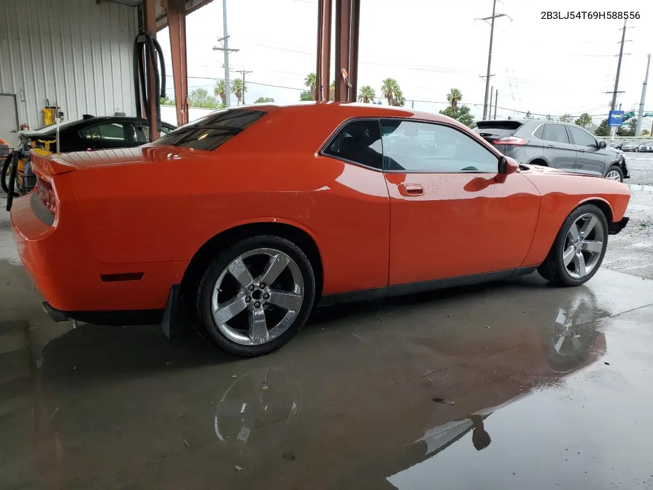 2009 Dodge Challenger R/T VIN: 2B3LJ54T69H588556 Lot: 56277855