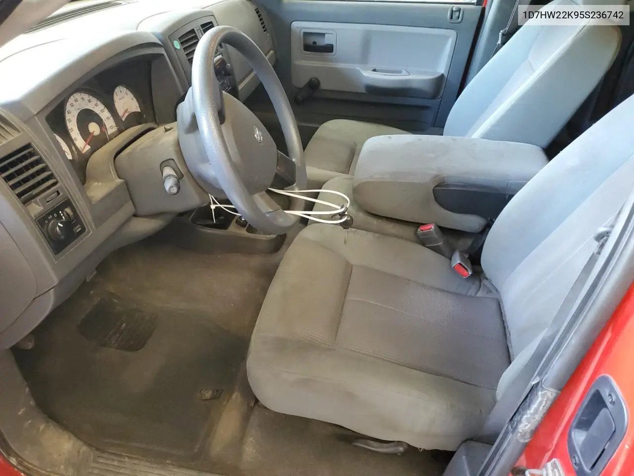 2005 Dodge Dakota St VIN: 1D7HW22K95S236742 Lot: 54056535