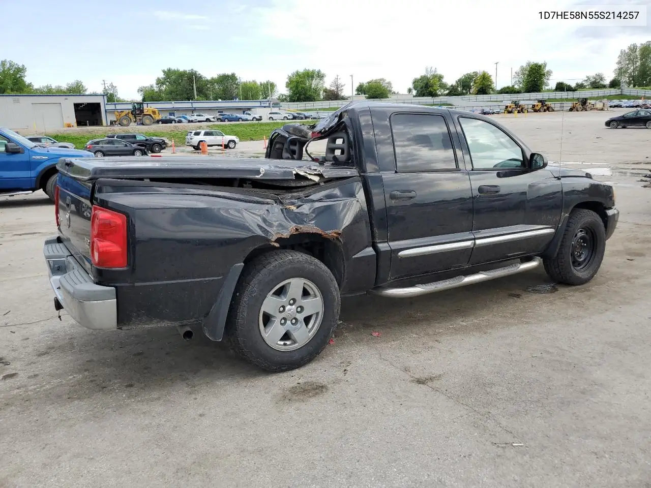 2005 Dodge Dakota Quad Laramie VIN: 1D7HE58N55S214257 Lot: 56418875