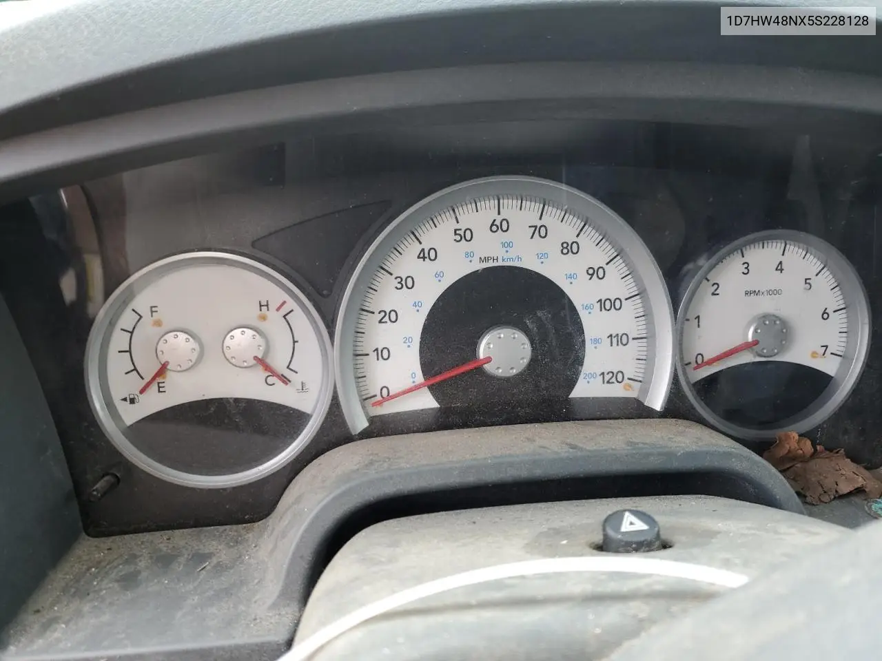 2005 Dodge Dakota Quad Slt VIN: 1D7HW48NX5S228128 Lot: 65044005