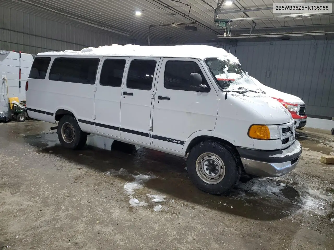 2000 Dodge Ram Wagon B3500 VIN: 2B5WB35Z5YK135958 Lot: 56770305
