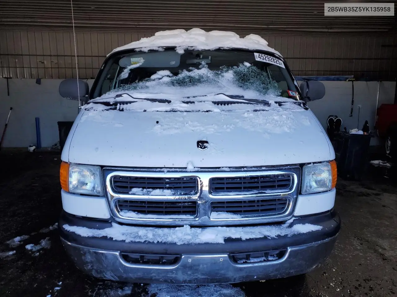 2000 Dodge Ram Wagon B3500 VIN: 2B5WB35Z5YK135958 Lot: 56770305