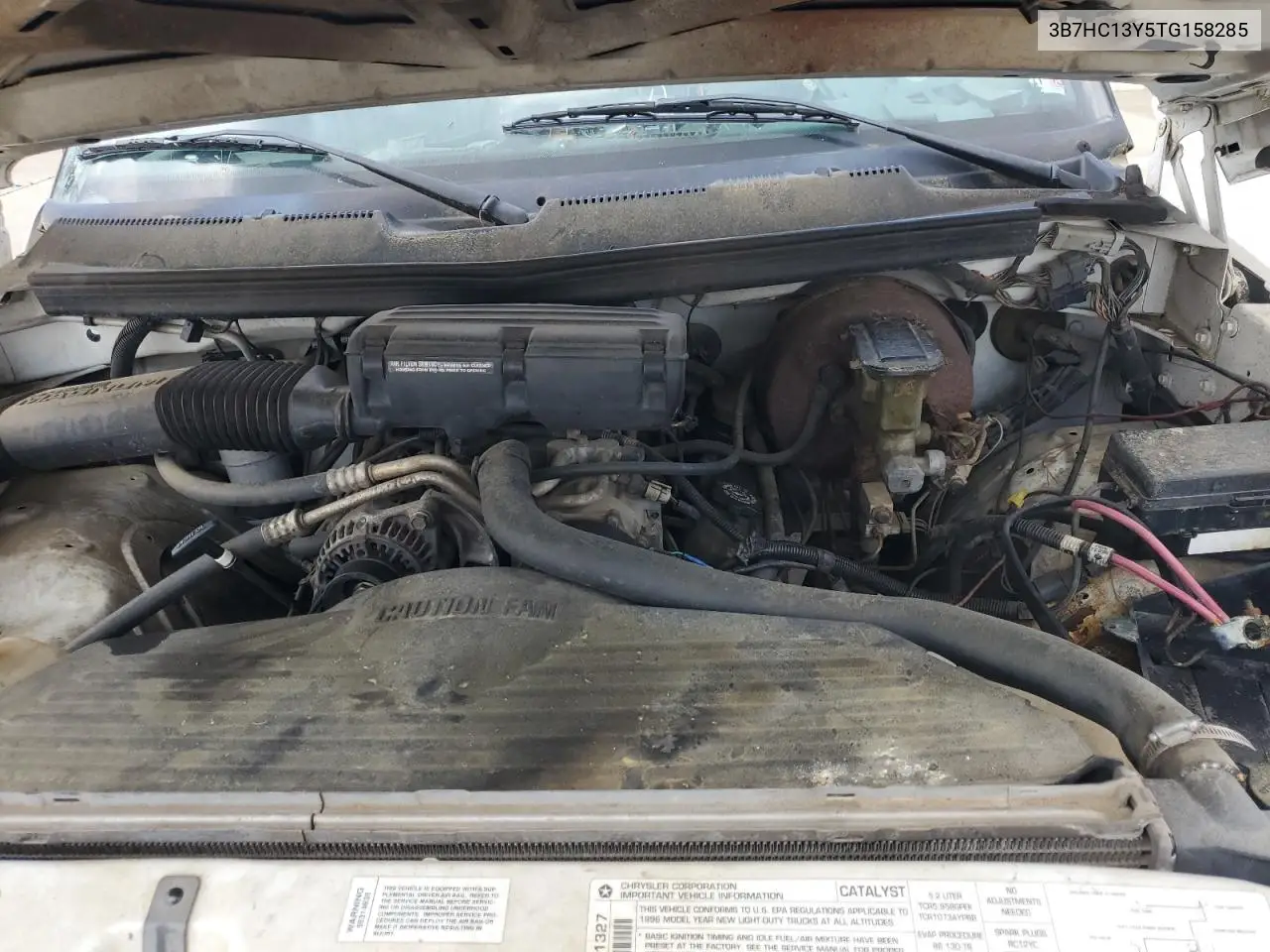 1996 Dodge Ram 1500 VIN: 3B7HC13Y5TG158285 Lot: 55650405