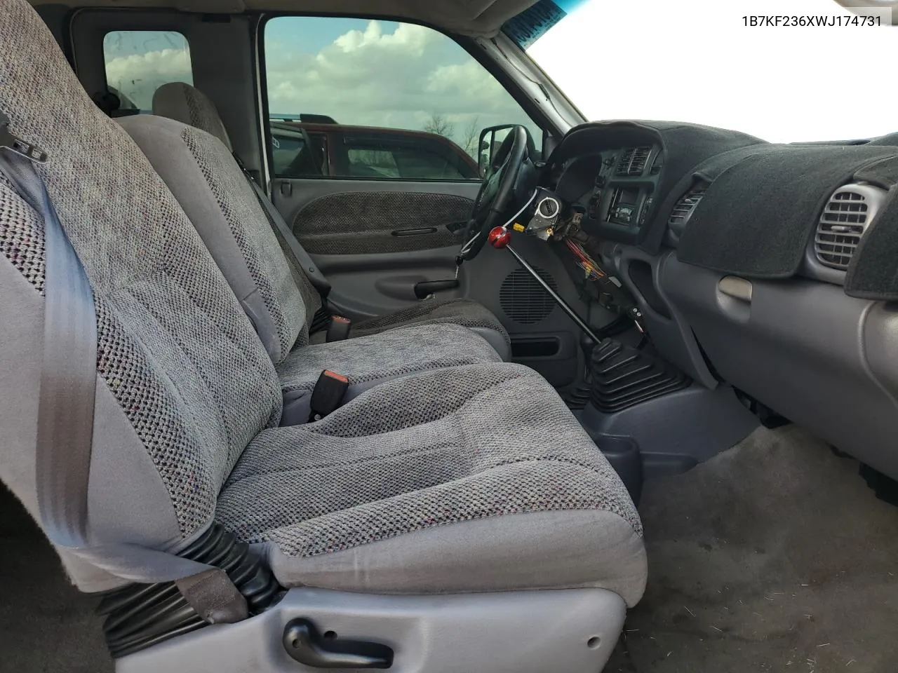 1998 Dodge Ram 2500 VIN: 1B7KF236XWJ174731 Lot: 43784185