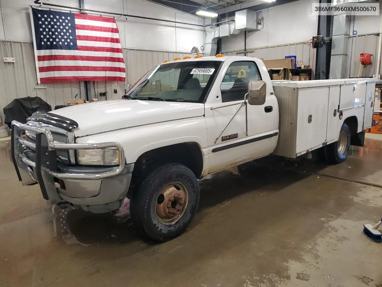1999 Dodge Ram 3500 VIN: 3B6MF3660XM500670 Lot: 62959005