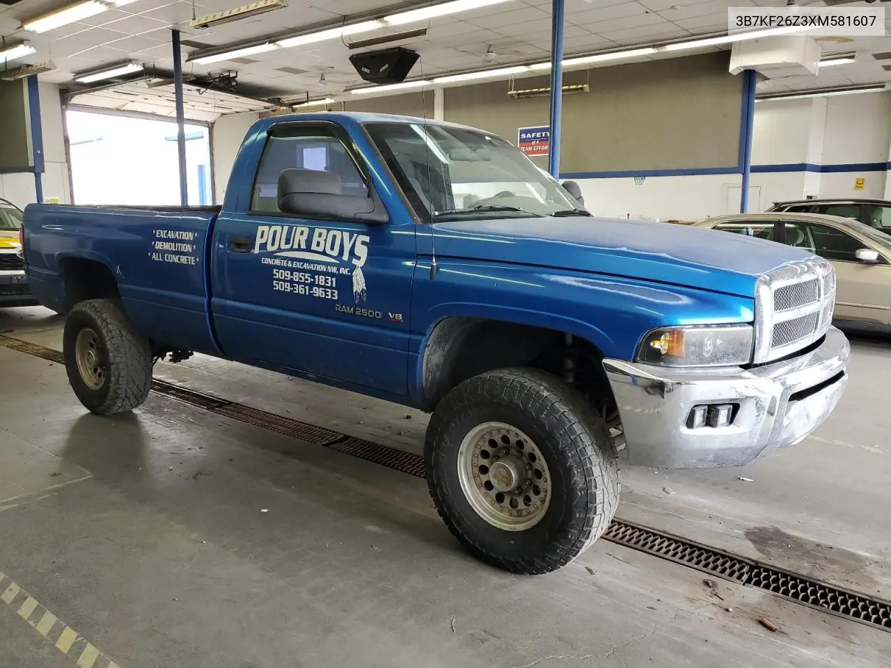 1999 Dodge Ram 2500 VIN: 3B7KF26Z3XM581607 Lot: 65542215