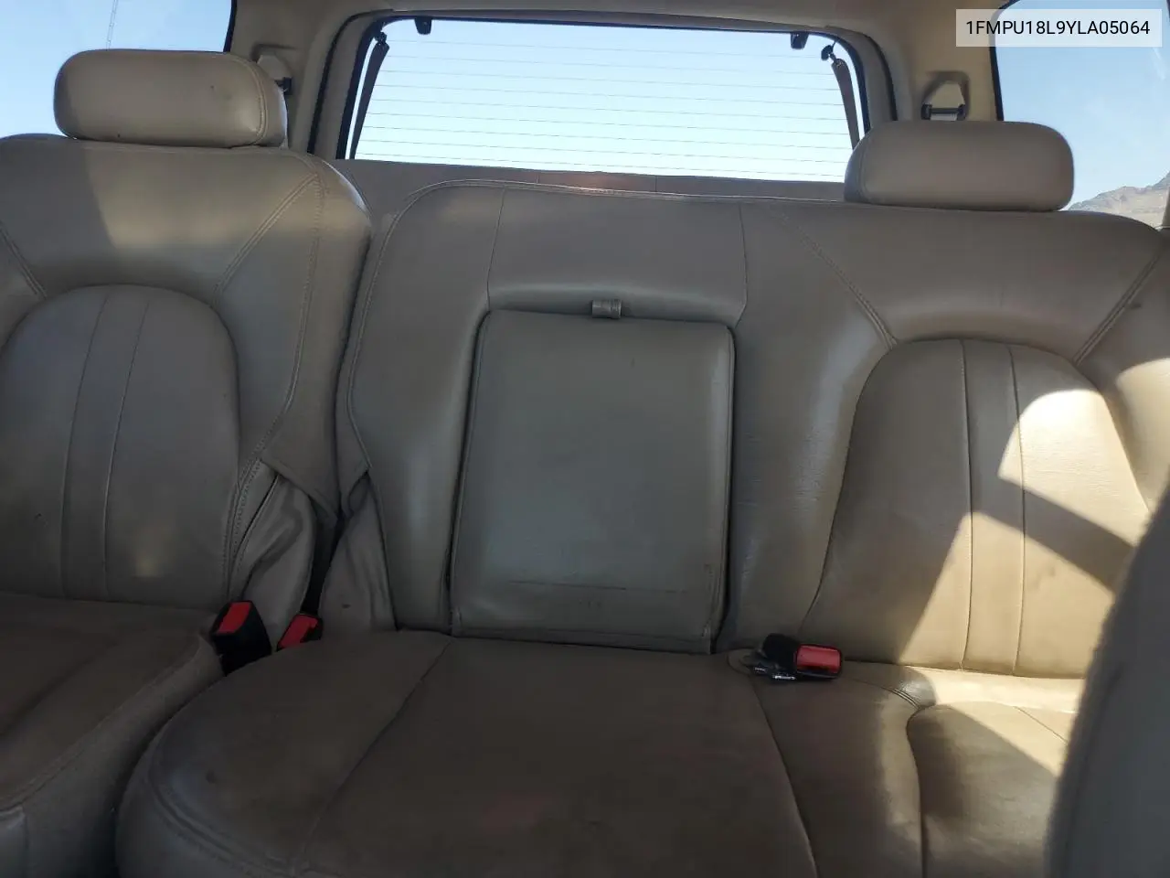 2000 Ford Expedition Eddie Bauer VIN: 1FMPU18L9YLA05064 Lot: 61040355