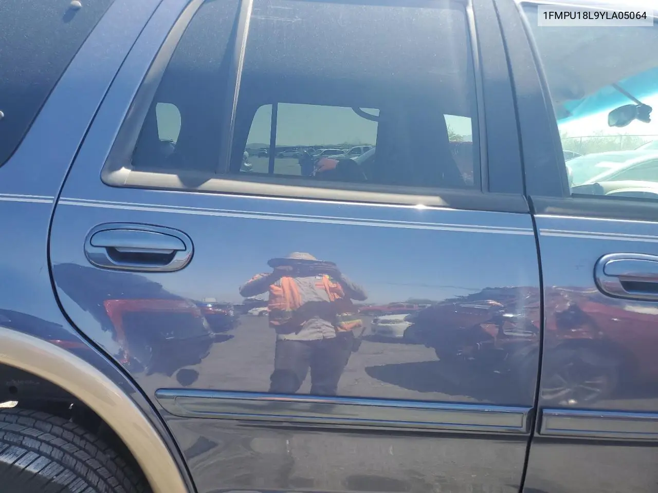 2000 Ford Expedition Eddie Bauer VIN: 1FMPU18L9YLA05064 Lot: 61040355