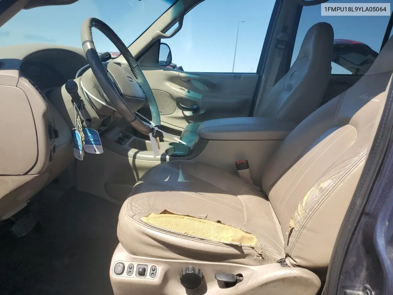 2000 Ford Expedition Eddie Bauer VIN: 1FMPU18L9YLA05064 Lot: 61040355