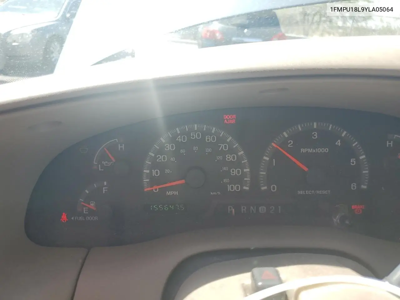 2000 Ford Expedition Eddie Bauer VIN: 1FMPU18L9YLA05064 Lot: 61040355