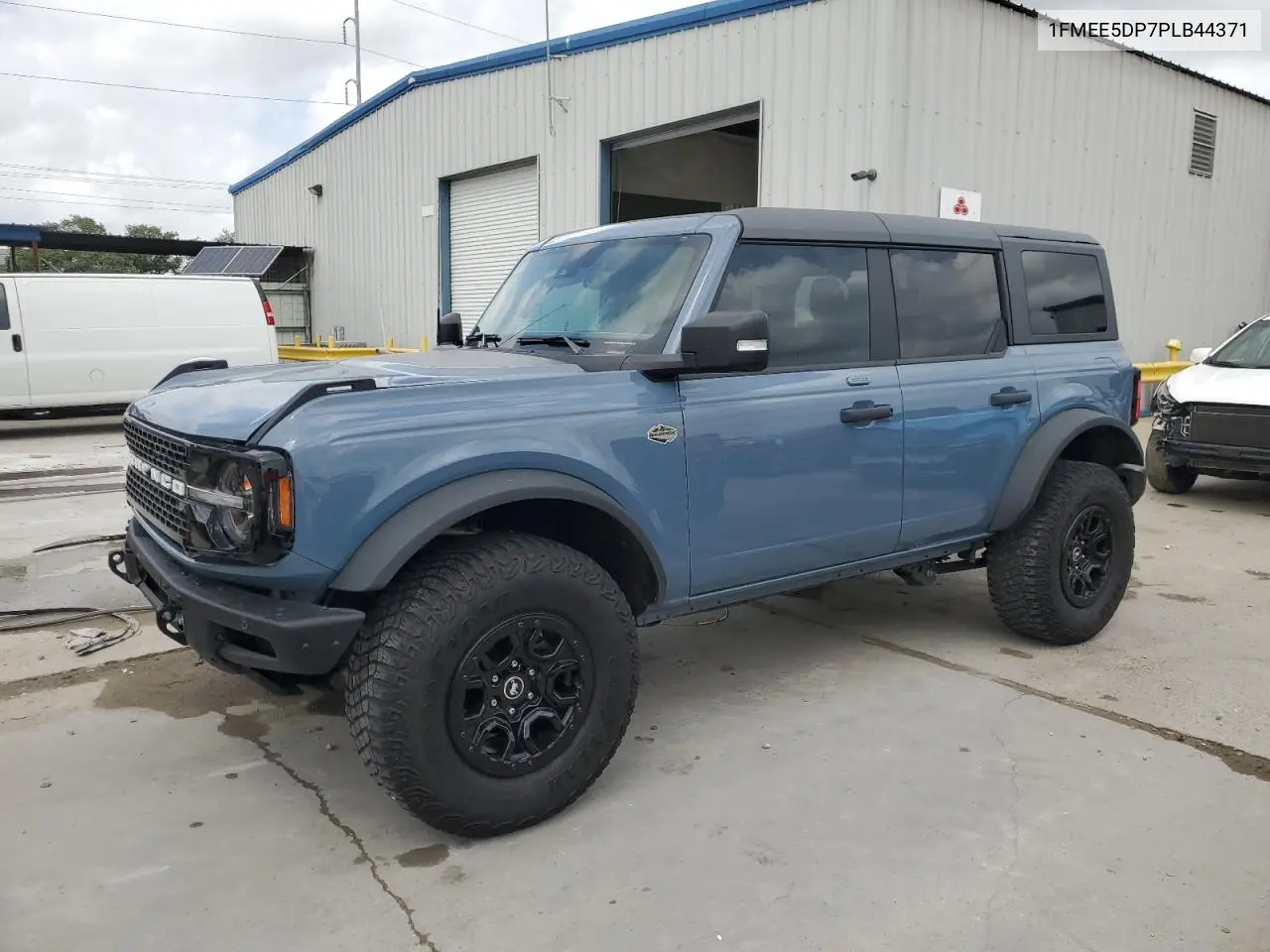 2023 Ford Bronco Base VIN: 1FMEE5DP7PLB44371 Lot: 49742375