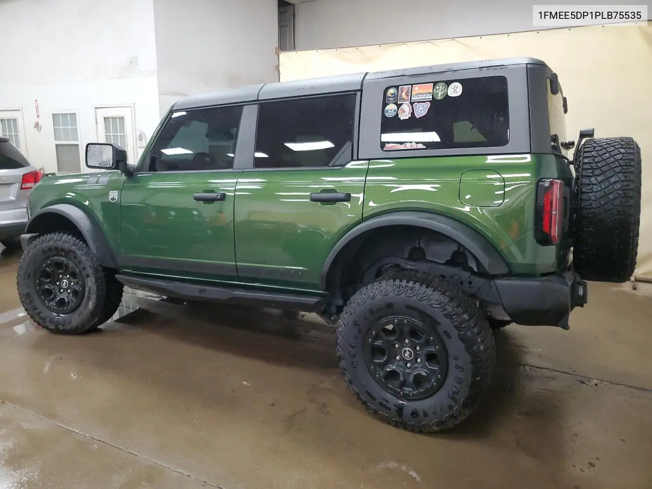 2023 Ford Bronco Base VIN: 1FMEE5DP1PLB75535 Lot: 61996135