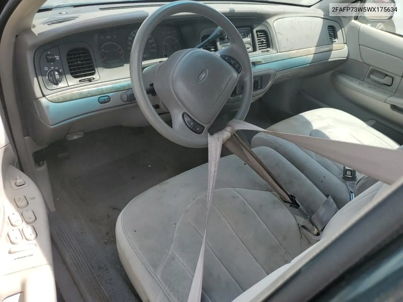 1998 Ford Crown Victoria VIN: 2FAFP73W5WX175634 Lot: 62592975
