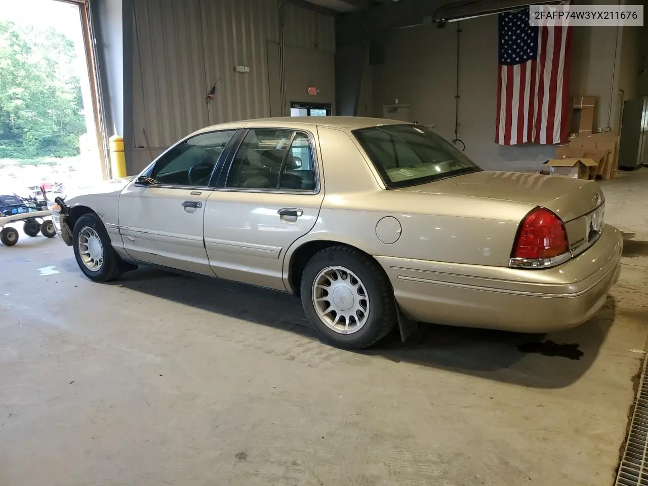2000 Ford Crown Victoria Lx VIN: 2FAFP74W3YX211676 Lot: 62154725