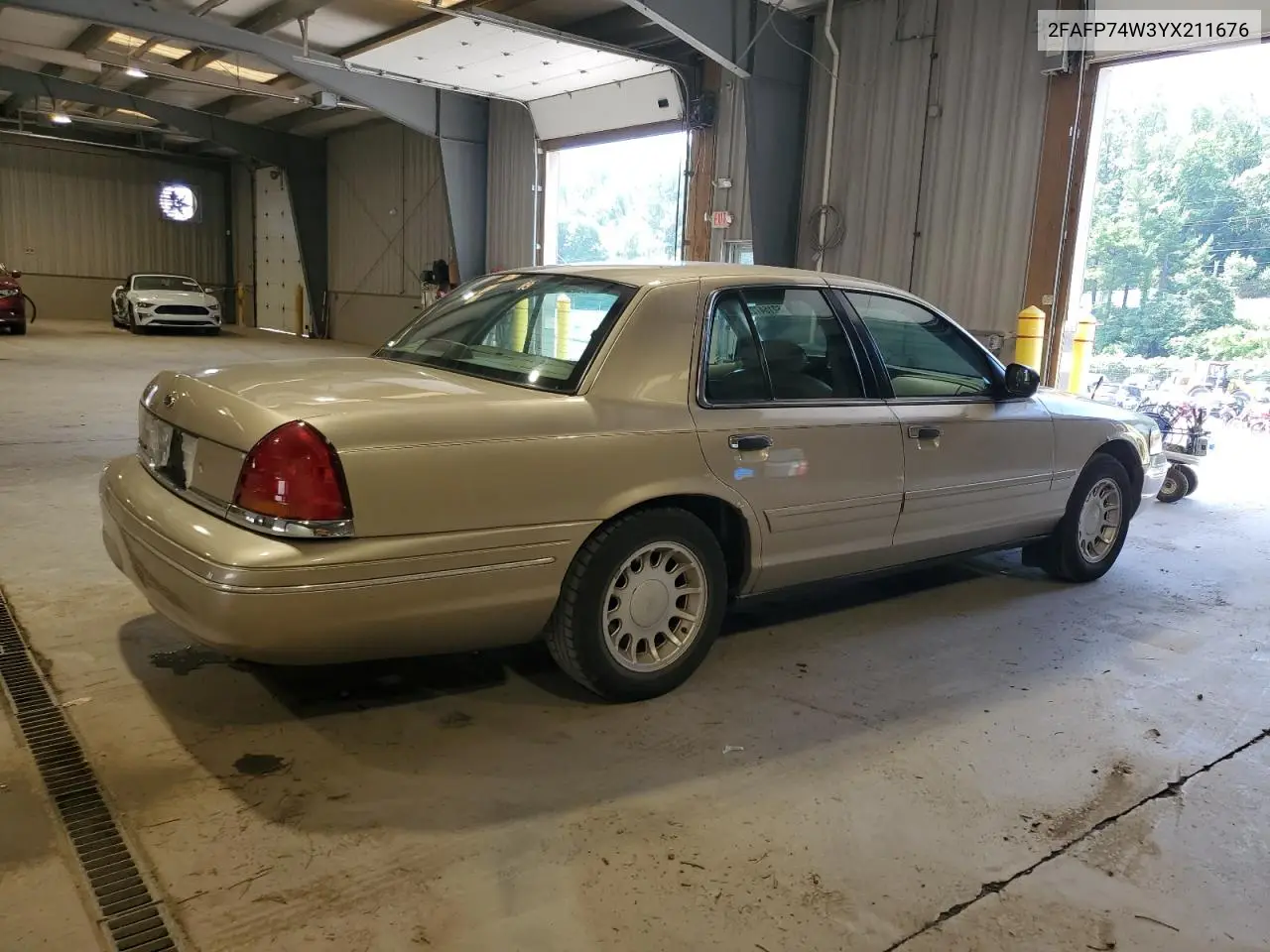 2000 Ford Crown Victoria Lx VIN: 2FAFP74W3YX211676 Lot: 62154725