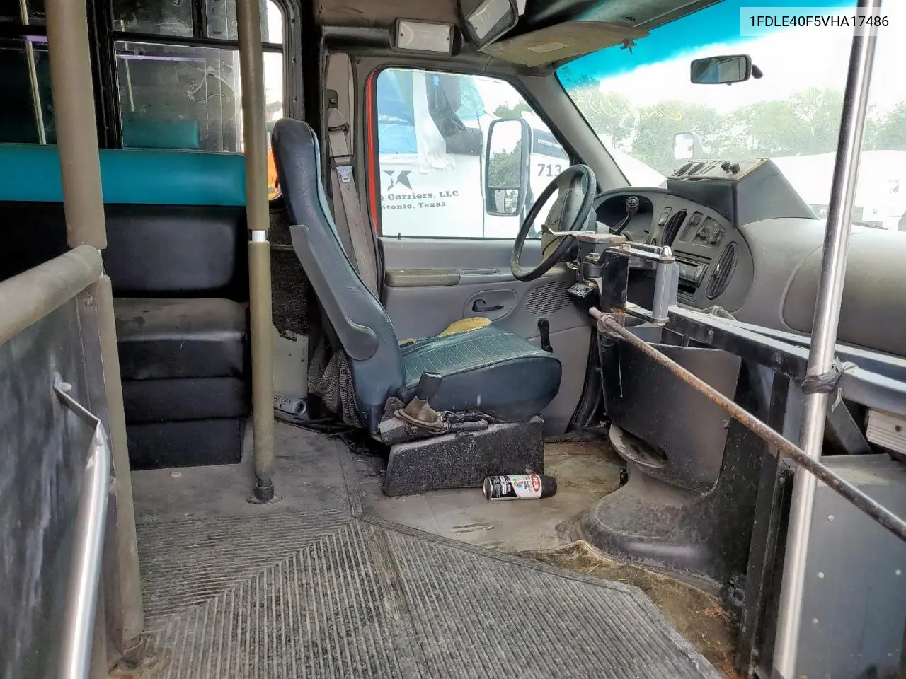 1997 Ford Econoline E450 Super Duty Cutaway Van Rv VIN: 1FDLE40F5VHA17486 Lot: 62170585
