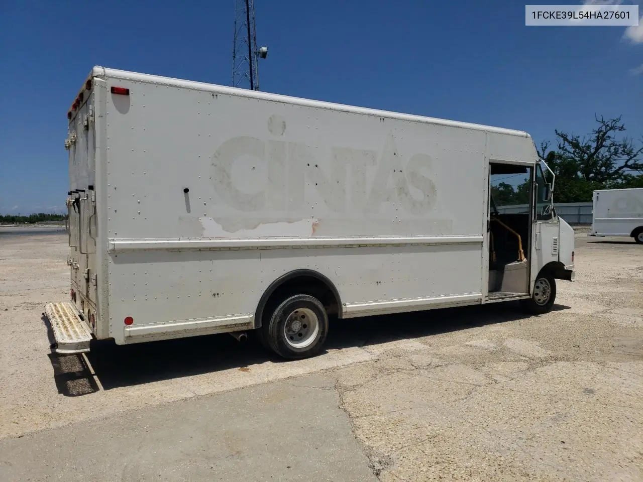 2004 Ford Econoline E350 Super Duty Stripped Chassis VIN: 1FCKE39L54HA27601 Lot: 55933145