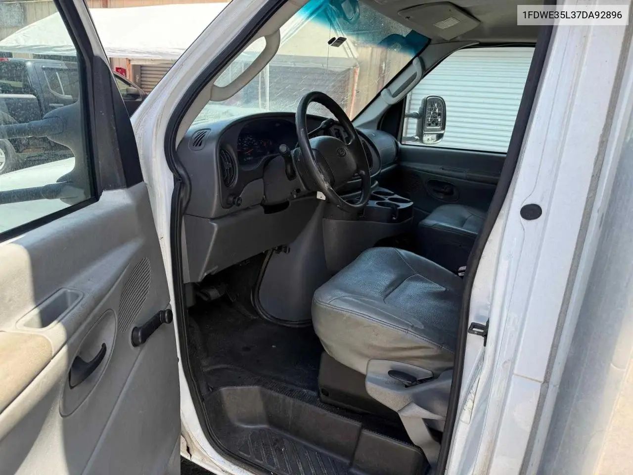 2007 Ford Econoline E350 Super Duty Cutaway Van VIN: 1FDWE35L37DA92896 Lot: 64808445