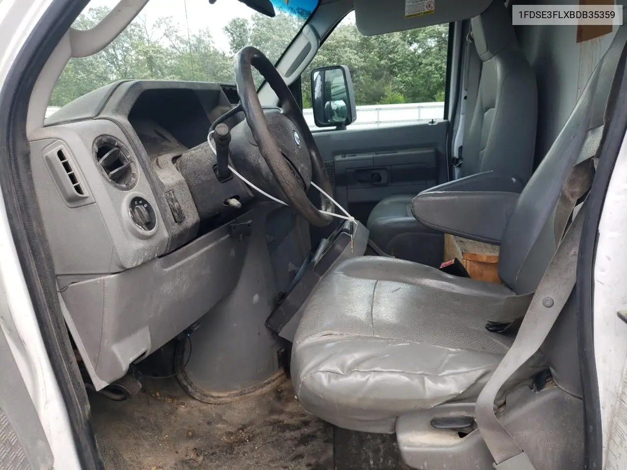 2011 Ford Econoline E350 Super Duty Cutaway Van VIN: 1FDSE3FLXBDB35359 Lot: 63303385