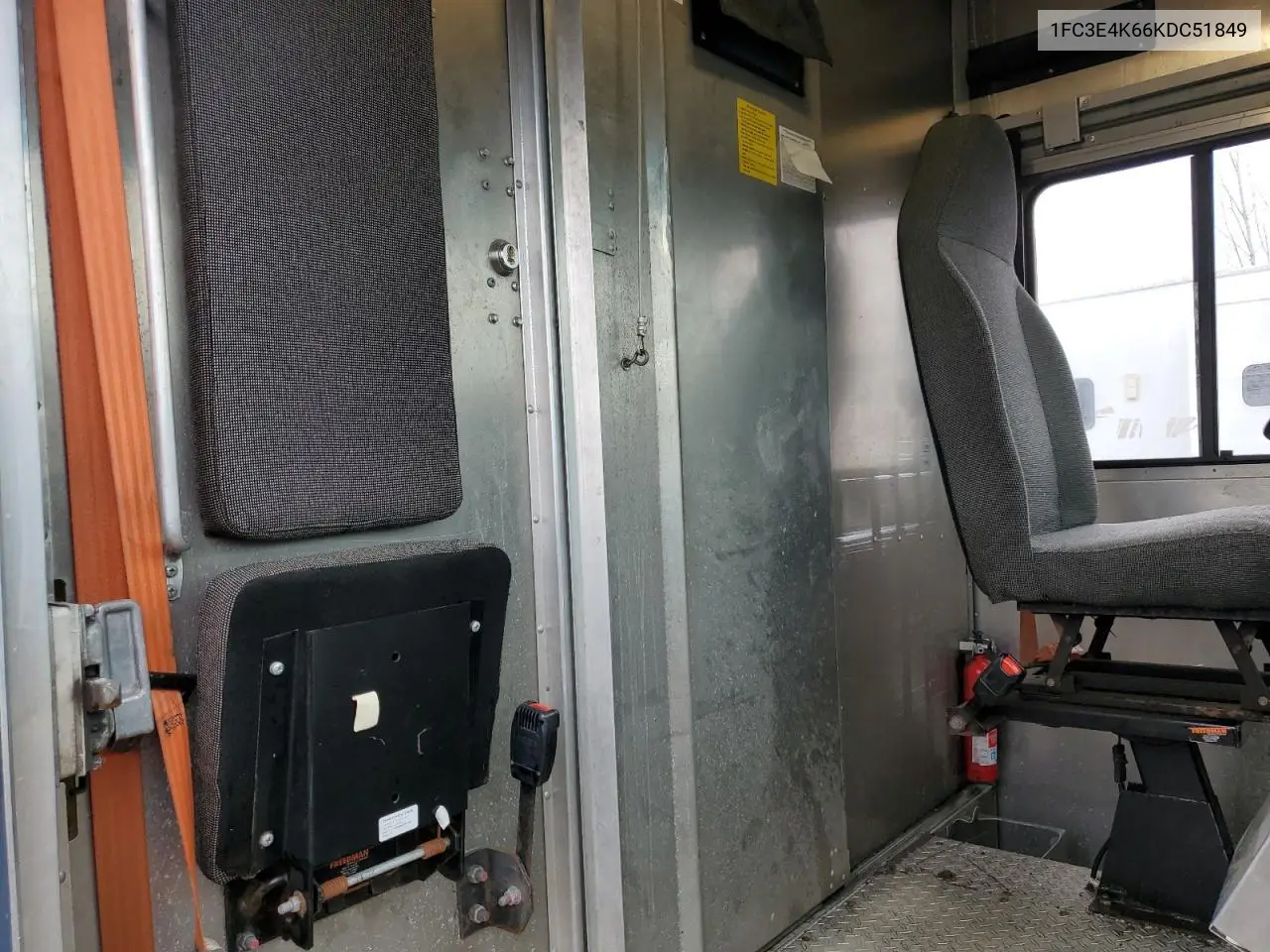 2019 Ford Econoline E450 Super Duty Commercial Str VIN: 1FC3E4K66KDC51849 Lot: 51966815