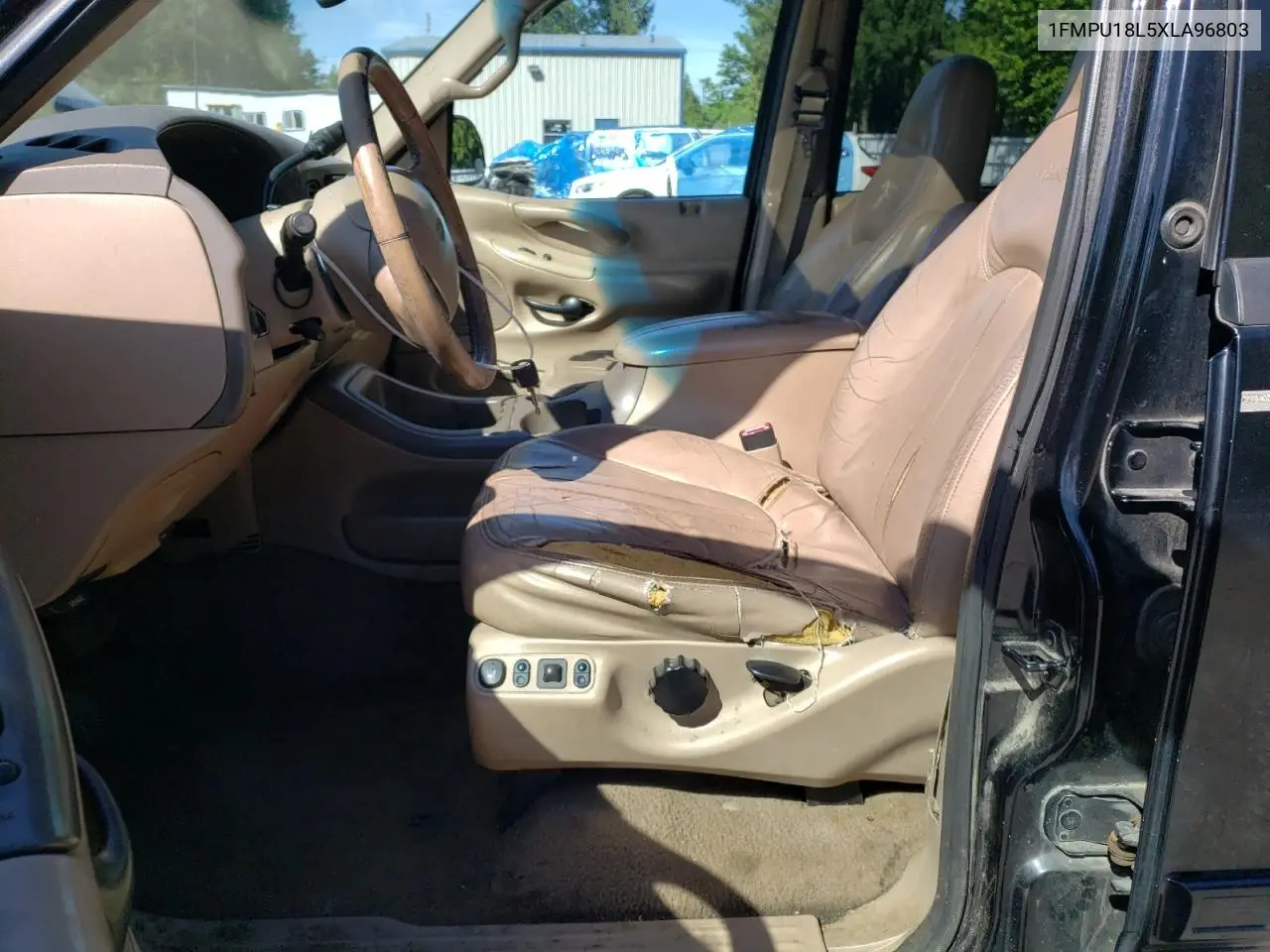 1999 Ford Expedition VIN: 1FMPU18L5XLA96803 Lot: 55224105