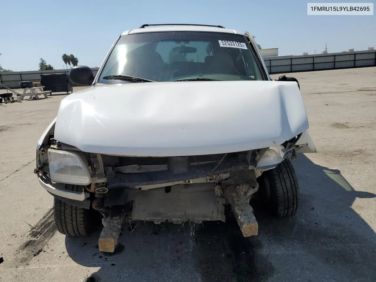 2000 Ford Expedition Xlt VIN: 1FMRU15L9YLB42695 Lot: 52533125