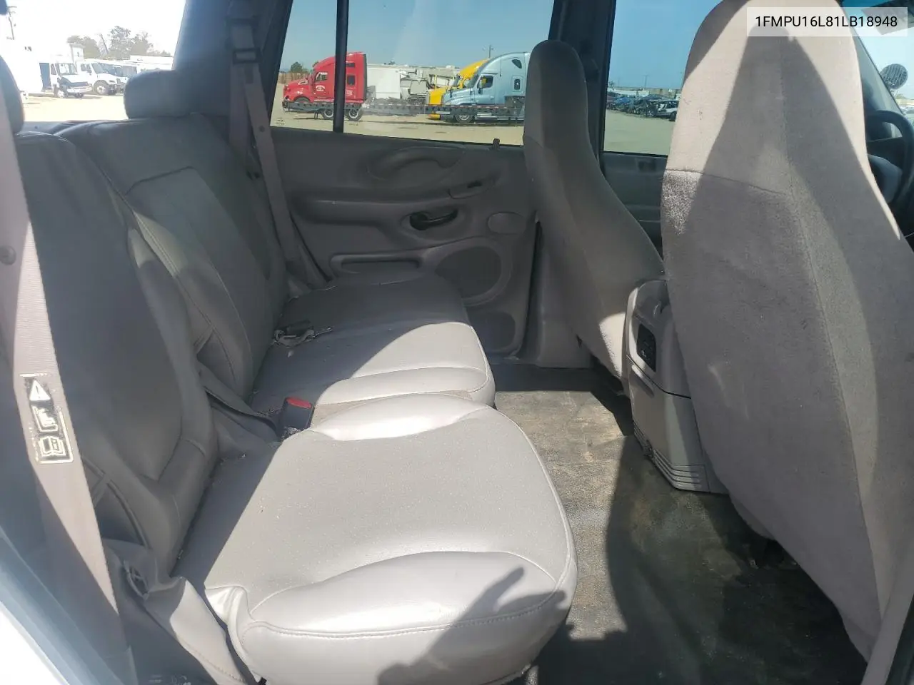 2001 Ford Expedition Xlt VIN: 1FMPU16L81LB18948 Lot: 54690745