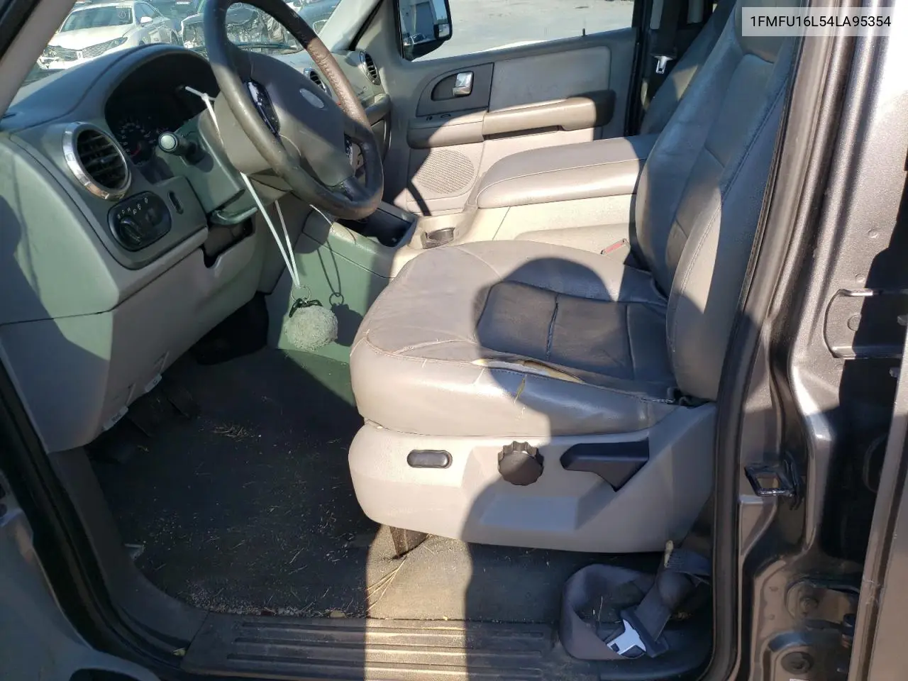 2004 Ford Expedition Xlt VIN: 1FMFU16L54LA95354 Lot: 57027115