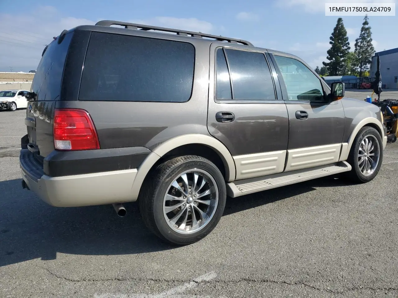 2005 Ford Expedition Eddie Bauer VIN: 1FMFU17505LA24709 Lot: 56061085