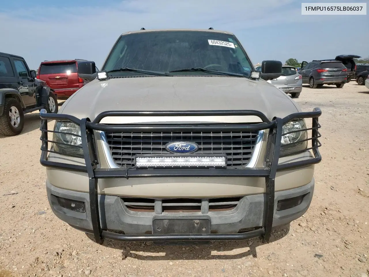 2005 Ford Expedition Xlt VIN: 1FMPU16575LB06037 Lot: 60432525