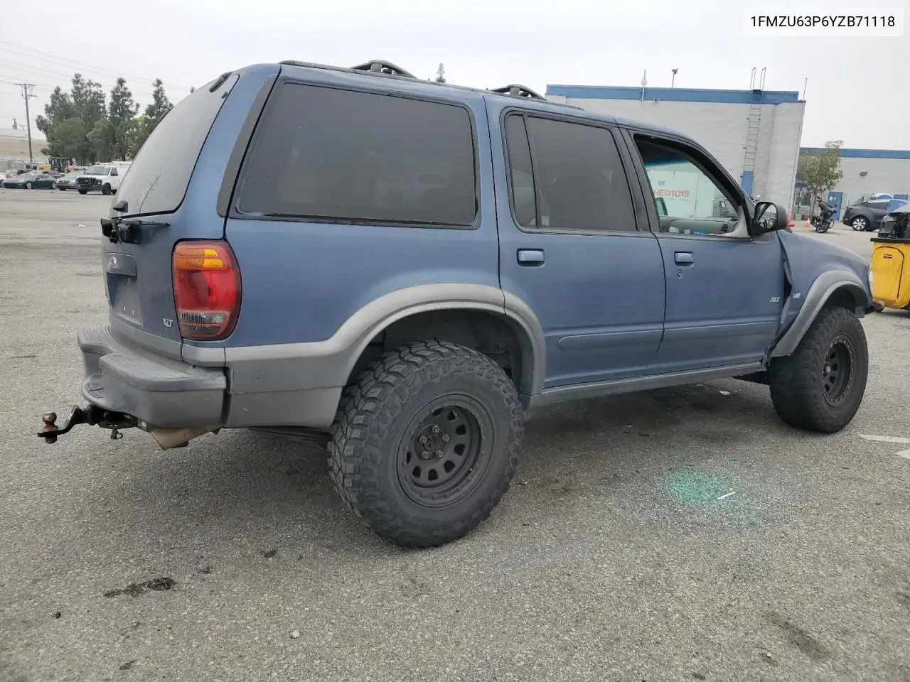 2000 Ford Explorer Xlt VIN: 1FMZU63P6YZB71118 Lot: 53073075