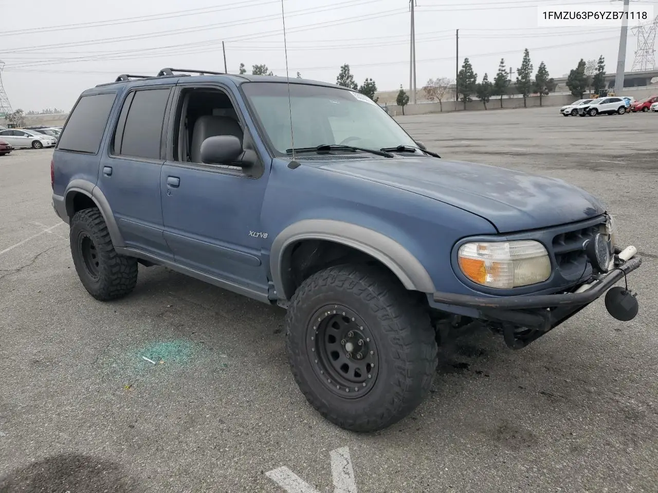 2000 Ford Explorer Xlt VIN: 1FMZU63P6YZB71118 Lot: 53073075
