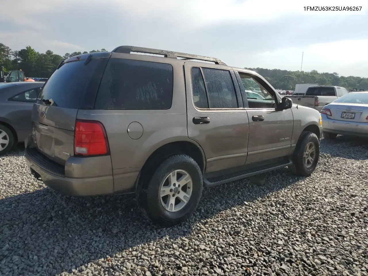 2005 Ford Explorer Xlt VIN: 1FMZU63K25UA96267 Lot: 56800105