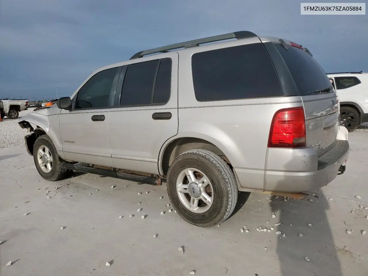 2005 Ford Explorer Xlt VIN: 1FMZU63K75ZA05884 Lot: 62812105
