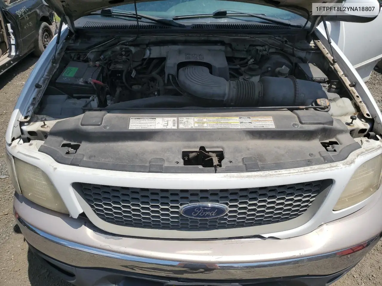2000 Ford F150 VIN: 1FTPF18L2YNA18807 Lot: 62648305