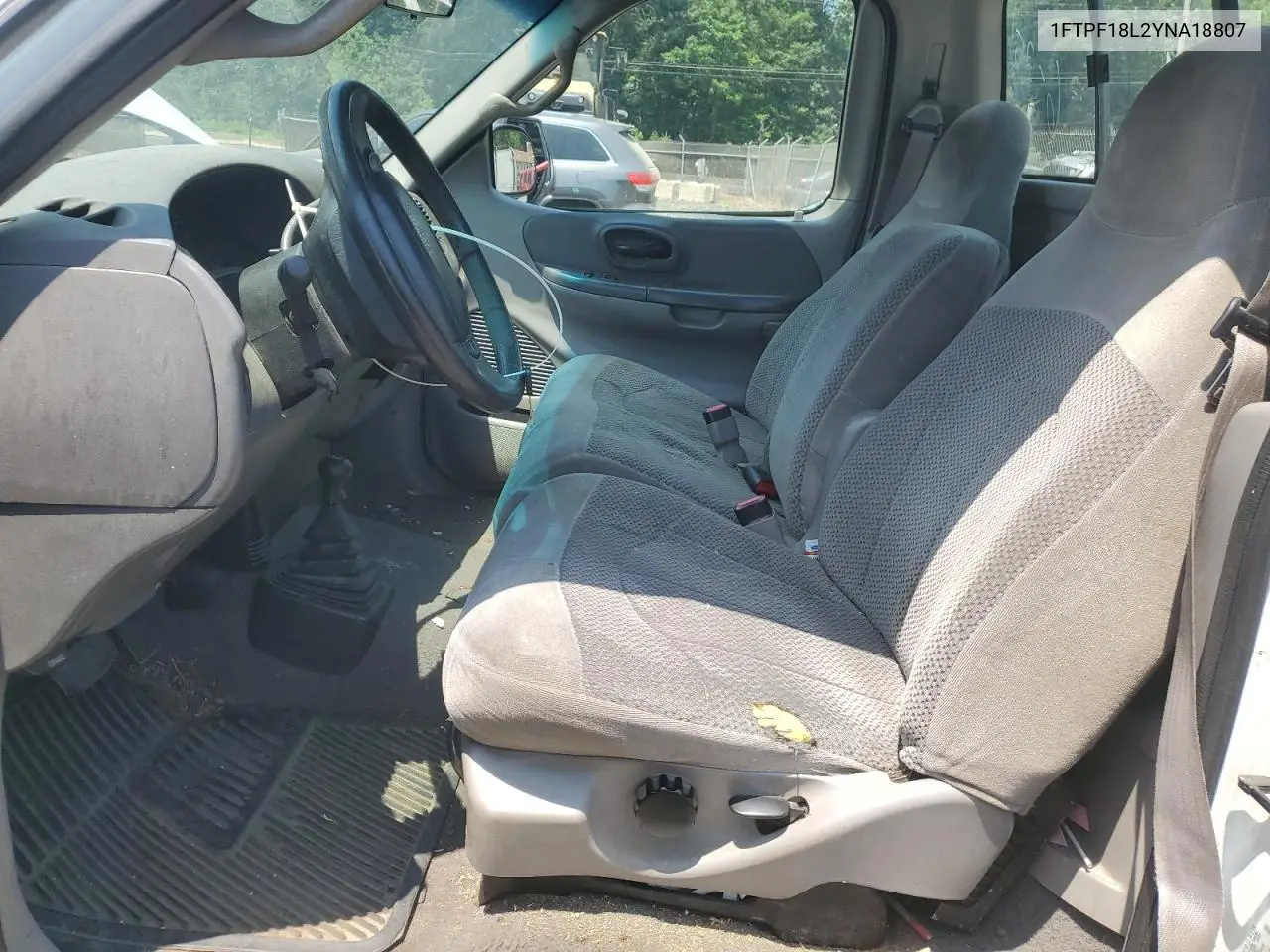 2000 Ford F150 VIN: 1FTPF18L2YNA18807 Lot: 62648305