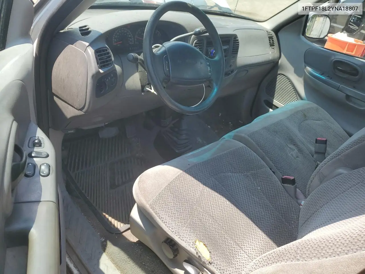 2000 Ford F150 VIN: 1FTPF18L2YNA18807 Lot: 62648305