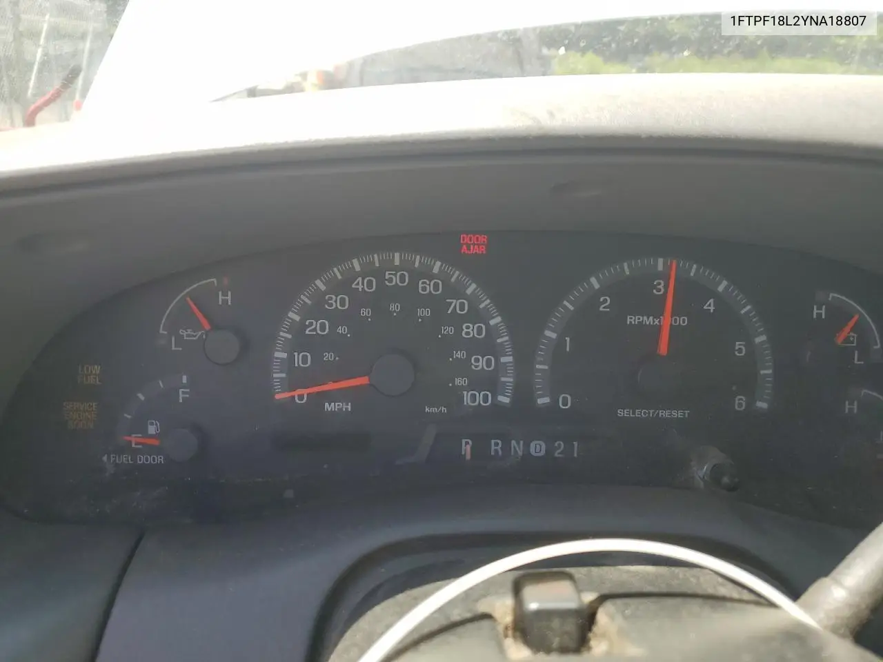2000 Ford F150 VIN: 1FTPF18L2YNA18807 Lot: 62648305