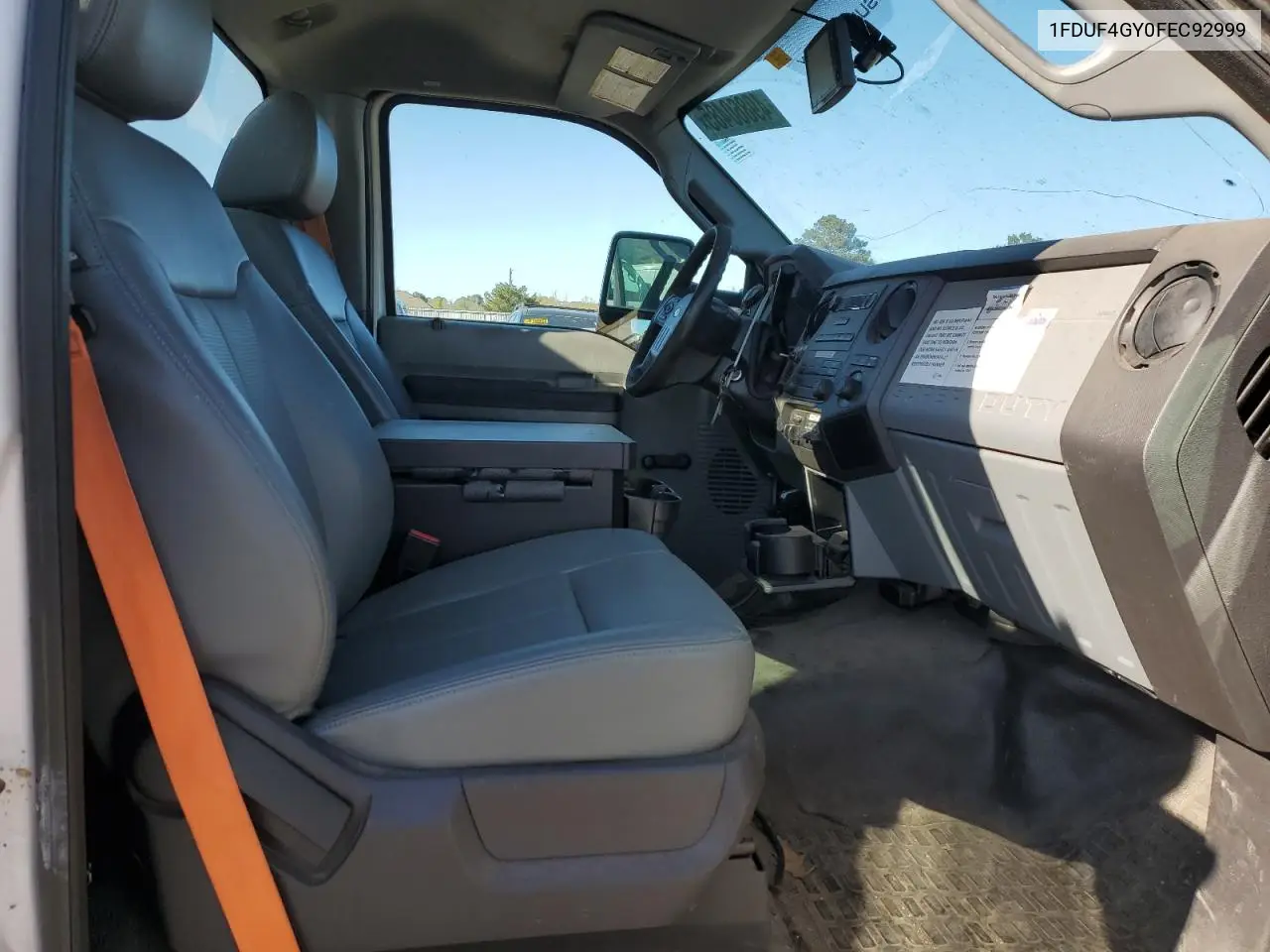 2015 Ford F450 Super Duty Bucket Truck VIN: 1FDUF4GY0FEC92999 Lot: 49860485