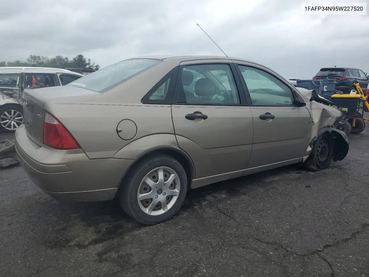 2005 Ford Focus Zx4 VIN: 1FAFP34N95W227520 Lot: 56851955