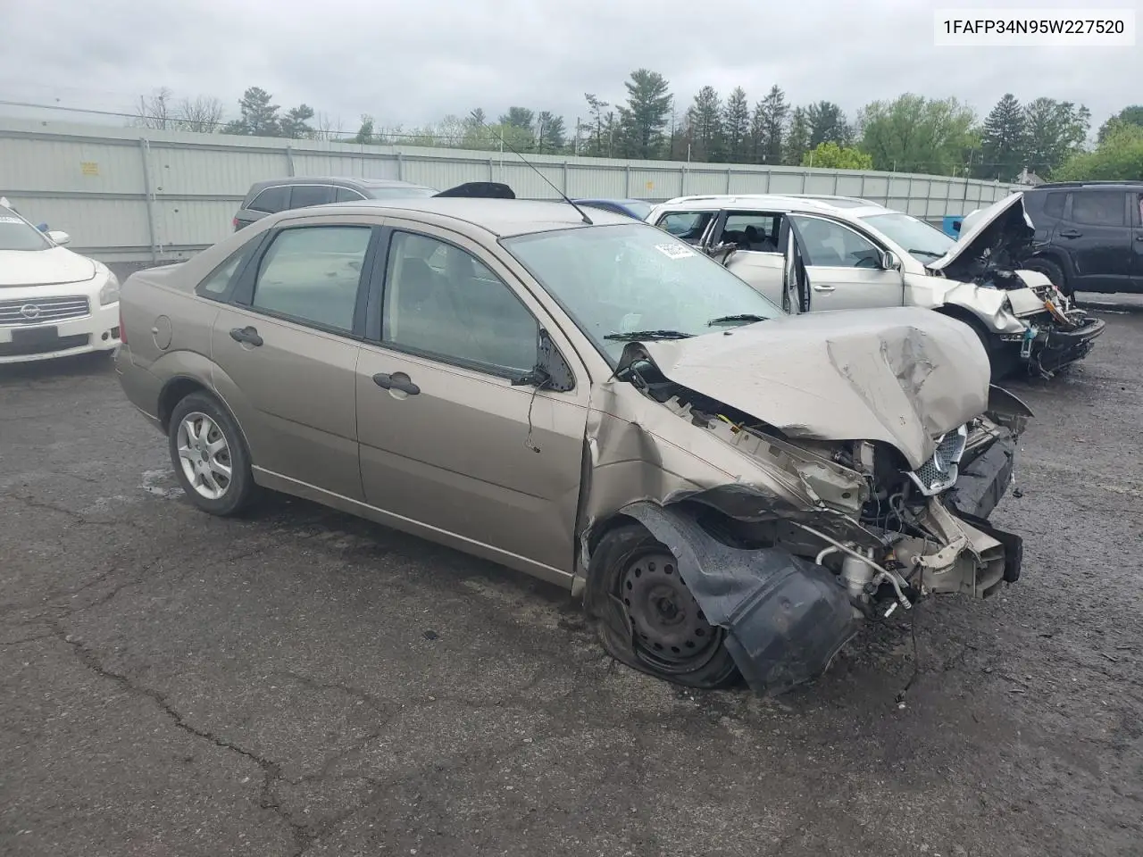 2005 Ford Focus Zx4 VIN: 1FAFP34N95W227520 Lot: 56851955