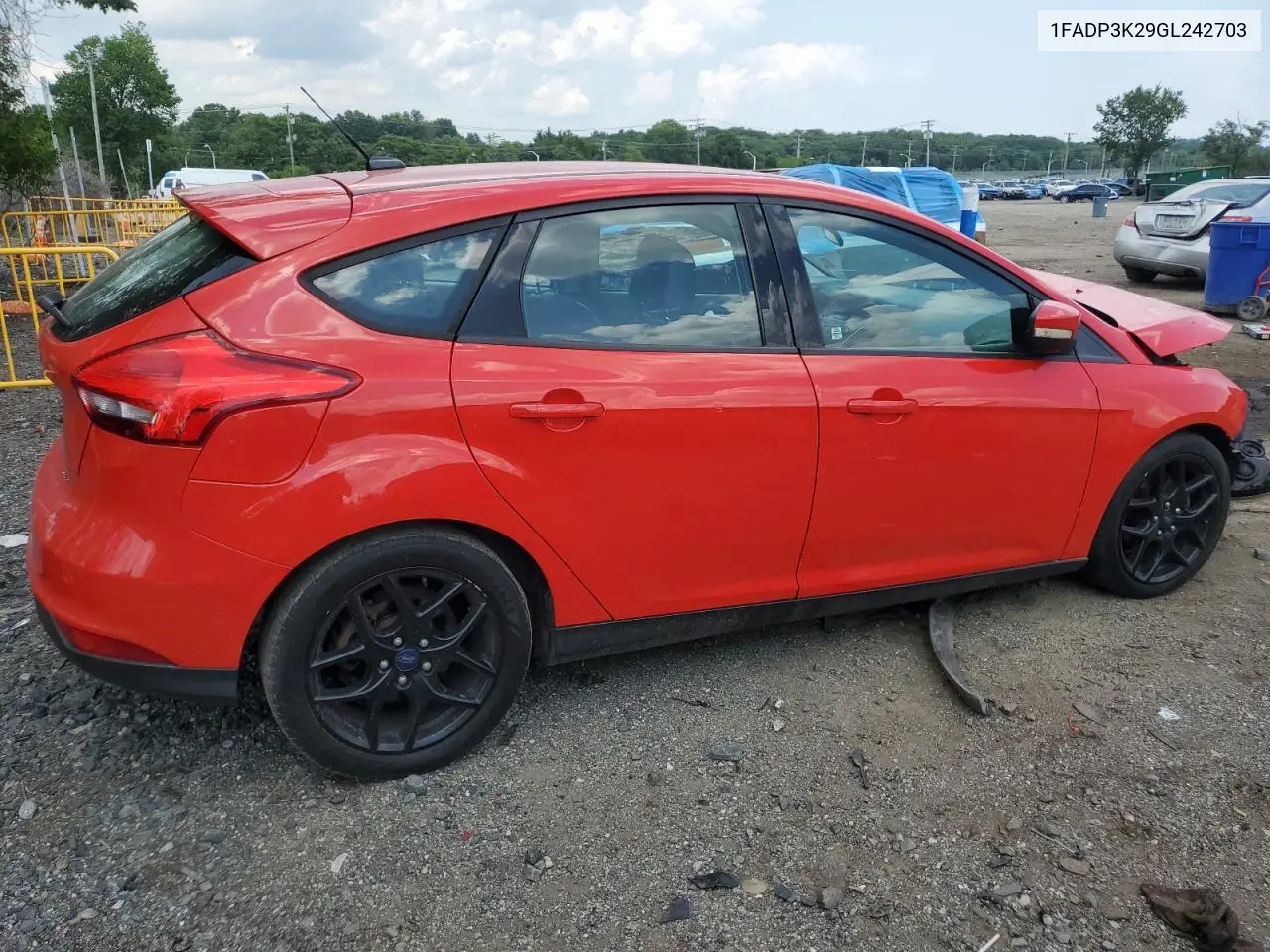 2016 Ford Focus Se VIN: 1FADP3K29GL242703 Lot: 62144195