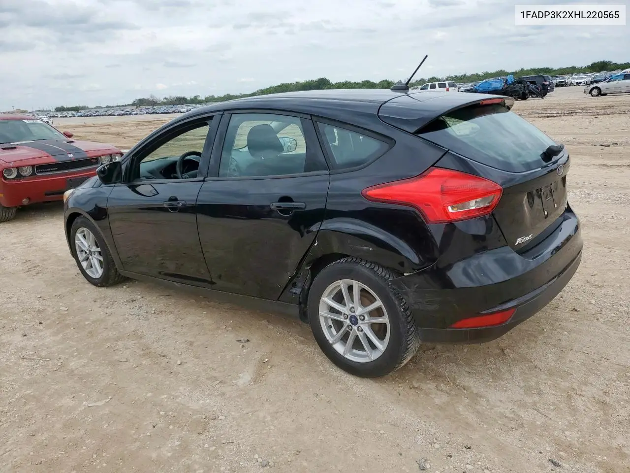 2017 Ford Focus Se VIN: 1FADP3K2XHL220565 Lot: 57216695